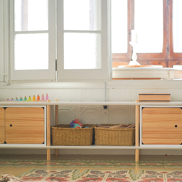 Estantería Montessori. Estantería de madera. Estanterías de color blanco.  Estanterías infantiles. – Slowdeco